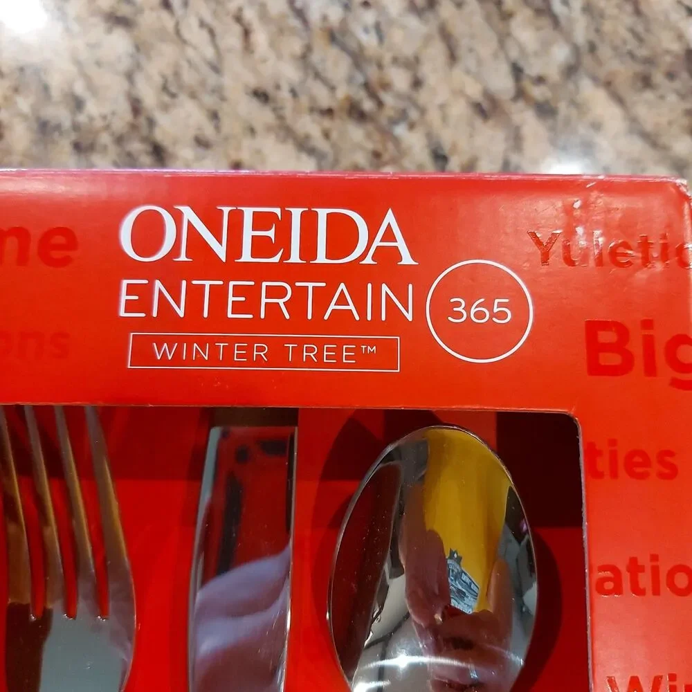 NIB ONEIDA WINTER TREE Holiday Design 12 Pc Stainless Flatware Set Service for 4